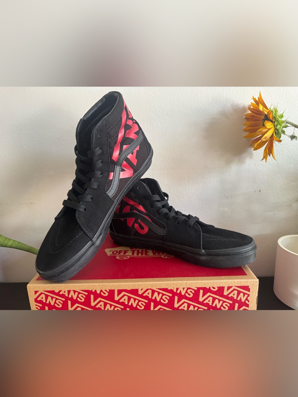 NIB! Vans 6.0Y/7.5W Sk8-Hi Black with Red Graphic